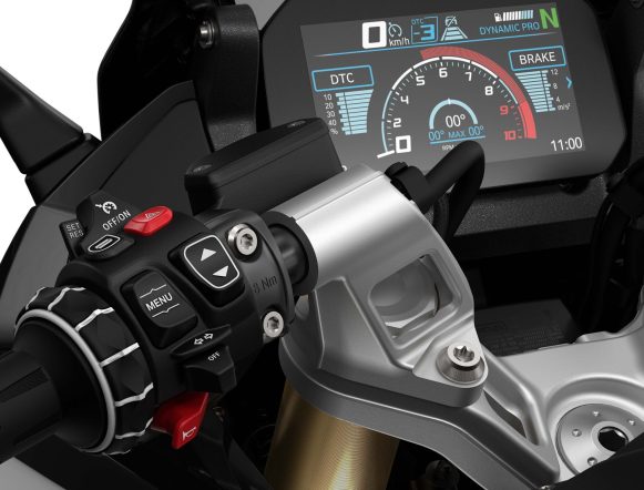 P90596264_highRes_the-new-bmw-r-1300-r