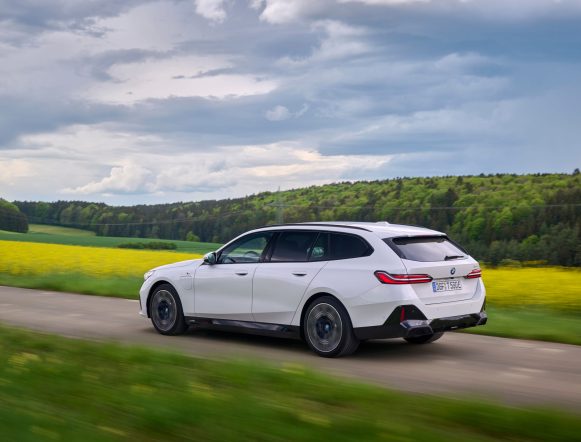 serie-5-touring-foto-2